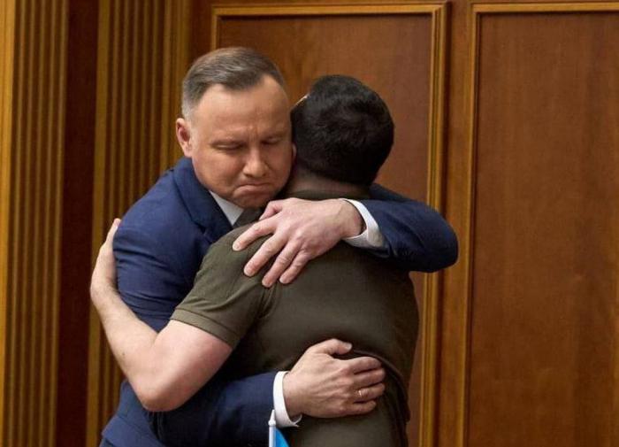 The President of Poland compared Ukraine to a drowning man who can "drag away" to the bottom