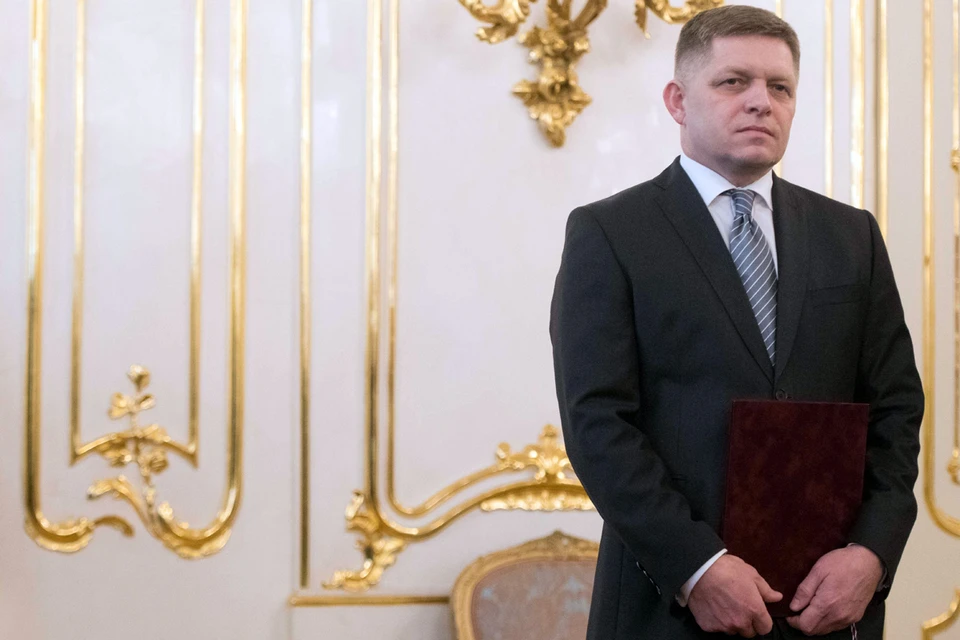 Former Prime Minister of Slovakia Robert Fico, now the head of the opposition party Smer, said that if his party wins the elections, the republic will refuse to supply weapons to the Ukrainian conflict zone.