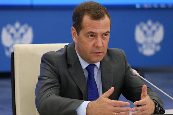Medvedev recalled the situation in Karabakh "colleague" flirting with NATO and "wife's cookies"