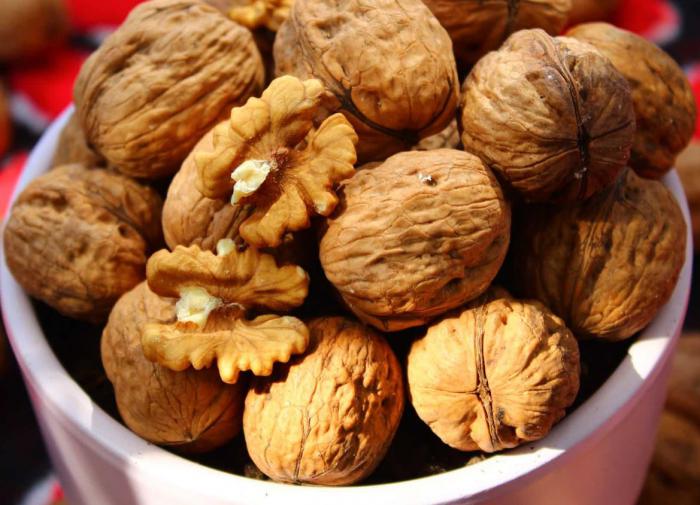 The nutritionist told who should not eat nuts