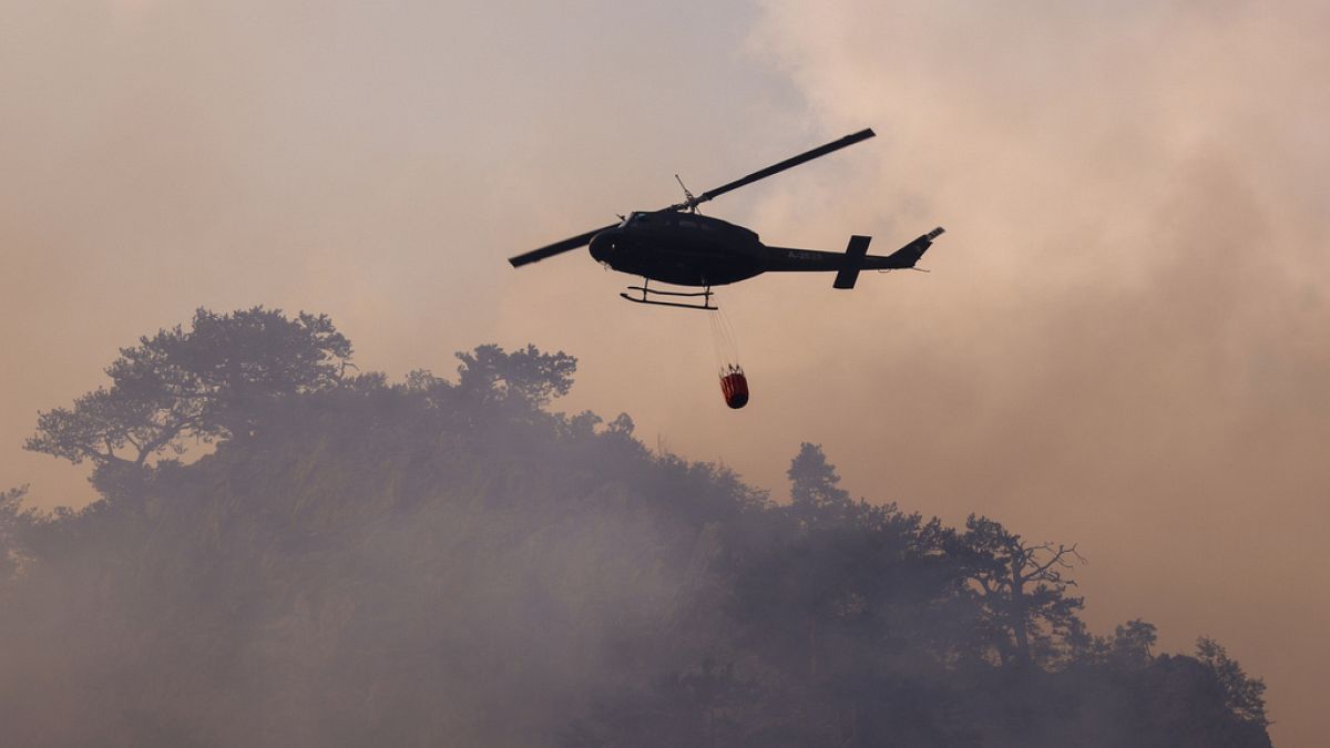 Croatian forest fires: firefighters avoid worst near Split