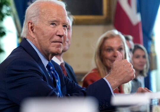 Biden reprende a un periodista de ‘Sky News’